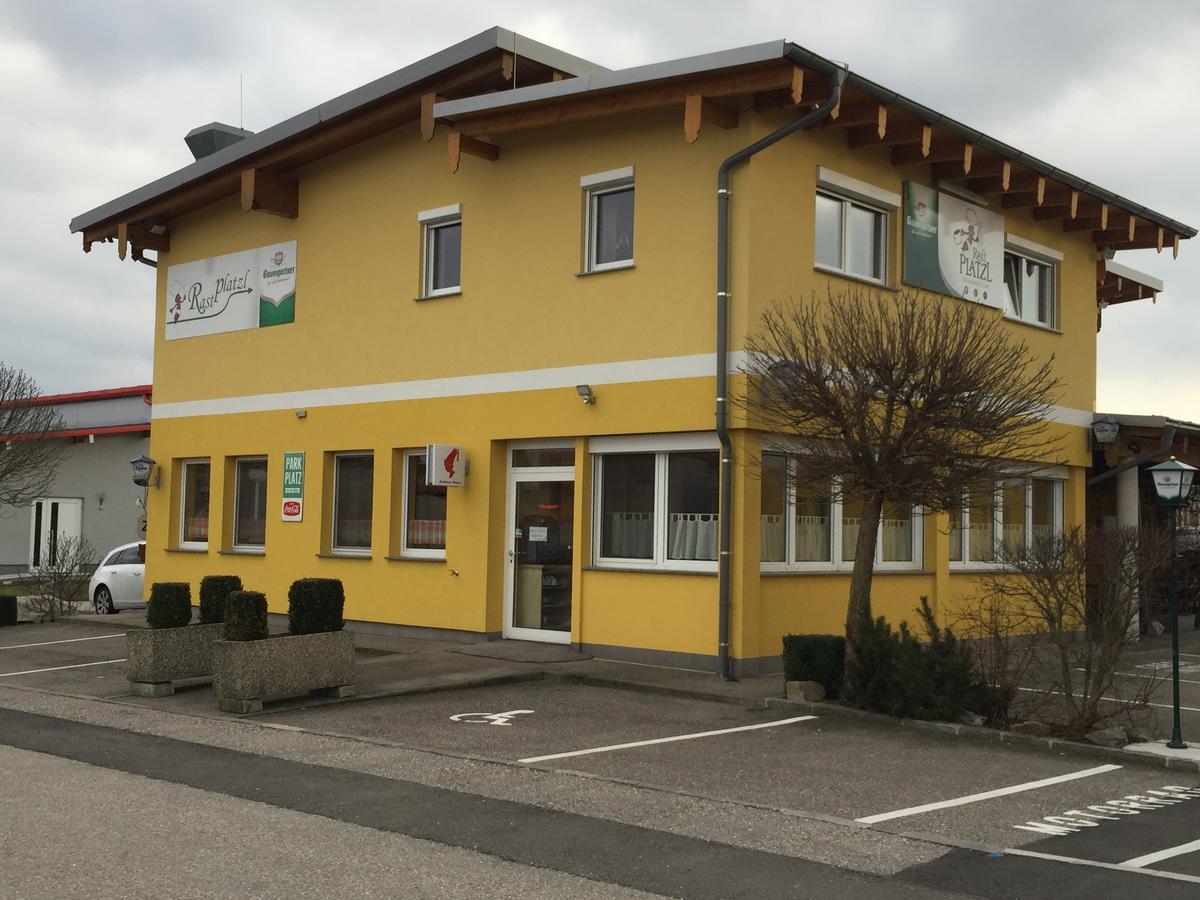 Hotel Schlafplatzl Marchtrenk Exterior foto